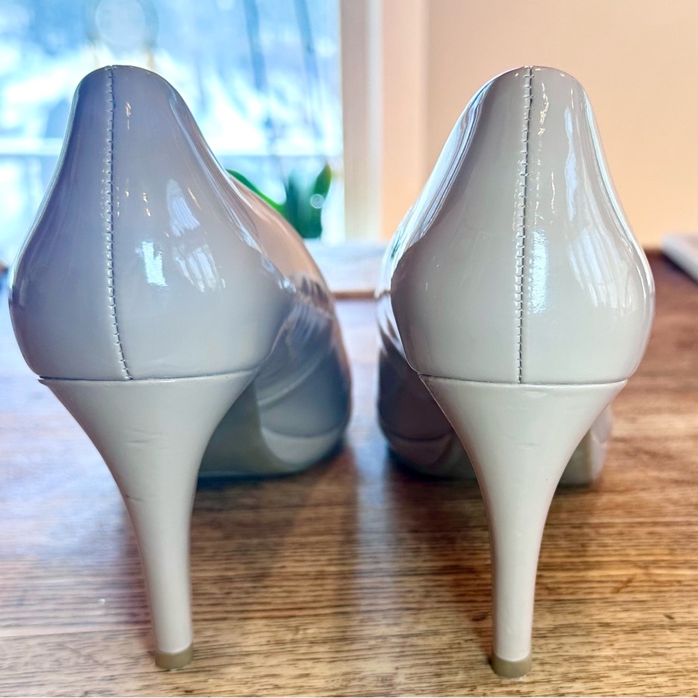 Elegant Bandolino Beige Peep Toe Heels. - Picture 5 of 7